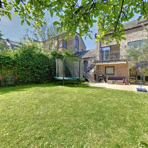 Saint-Job : Magnifique maison 5 chambres + jardin