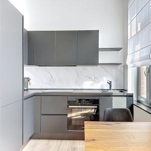 Square Ambiorix : Bel appartement meublé + grande terrasse