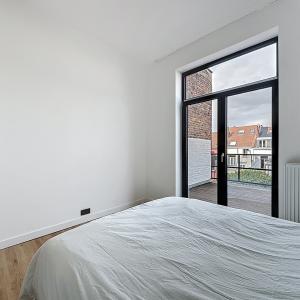 Square Ambiorix : Bel appartement meublé + grande terrasse