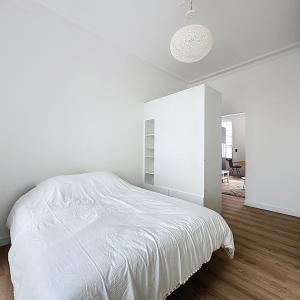 Square Ambiorix : Bel appartement meublé + grande terrasse