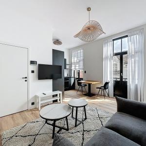 Square Ambiorix : Bel appartement meublé + grande terrasse