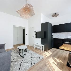 Square Ambiorix : Bel appartement meublé + grande terrasse