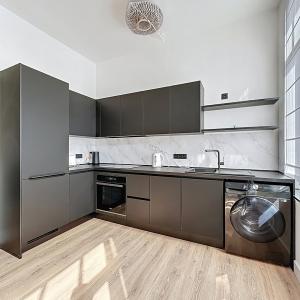 Square Ambiorix : Bel appartement meublé + balcon