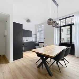 Square Ambiorix : Bel appartement meublé + balcon