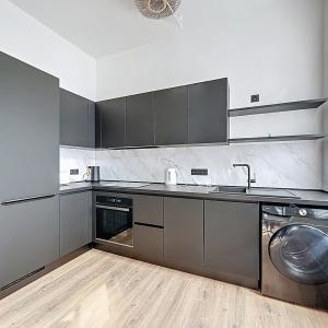 Square Ambiorix : Bel appartement meublé + balcon