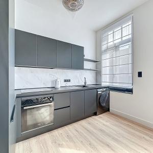 Square Ambiorix : Bel appartement meublé + balcon