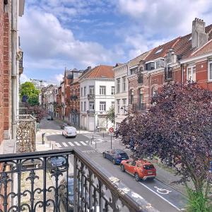 Square Ambiorix : Bel appartement meublé + balcon