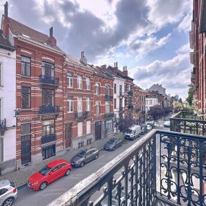 Square Ambiorix : Bel appartement meublé + balcon