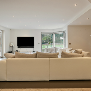Villa d'exception avec piscine, terrain de tennis + 2 lots 
