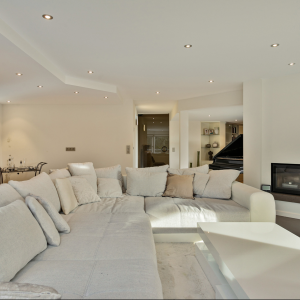 Villa d'exception avec piscine, terrain de tennis + 2 lots 