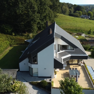 Villa d'exception avec piscine, terrain de tennis + 2 lots 