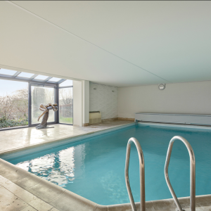 Villa d'exception avec piscine, terrain de tennis + 2 lots 