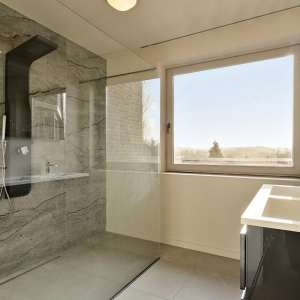Villa d'exception avec piscine, terrain de tennis + 2 lots 
