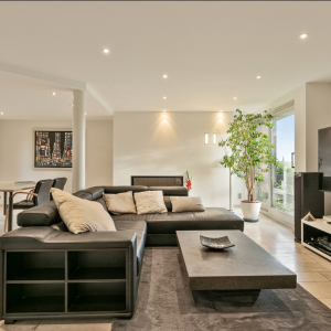 Villa d'exception avec piscine, terrain de tennis + 2 lots 