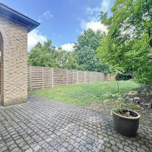 De Fré : Charmante maison 3 façades avec jardin