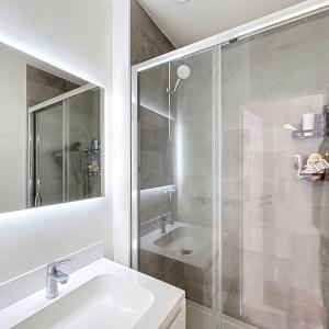 Quartier Européen: Superbe appartement meublé 2 ch +terrasse