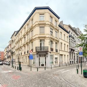 Centre ville/Dansaert  - Appart 1ou 2 chambres + balcon.