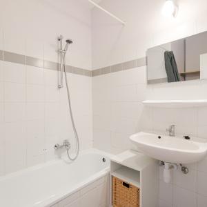 Centre ville/Dansaert  - Appart 1ou 2 chambres + balcon.