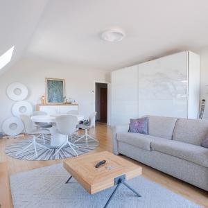 Chatelain : penthouse 2 chambres + terrasse