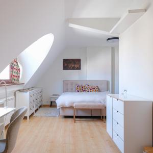 Chatelain : penthouse 2 chambres + terrasse