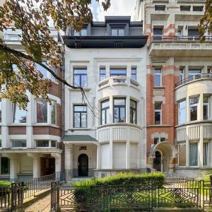 Parc Duden: Bel immeuble de rapport 3 unités + 2 garages