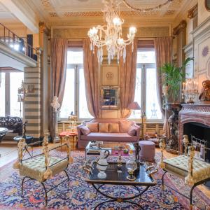 Chatelain : rdc 2 chambres + bureau + cour