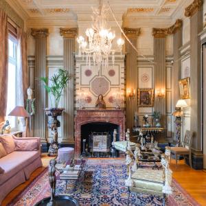 Chatelain : rdc 2 chambres + bureau + cour