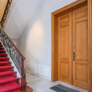 Chatelain : rdc 2 chambres + bureau + cour