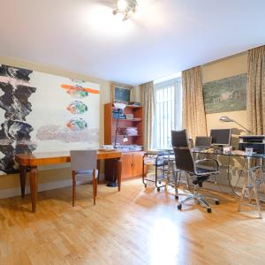 Chatelain : rdc 2 chambres + bureau + cour