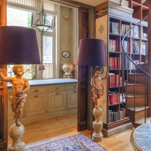 Chatelain : rdc 2 chambres + bureau + cour