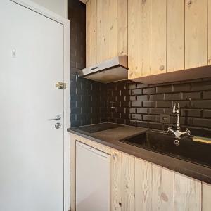 Chatelain/ Place Stéphanie: Joli studio meublé