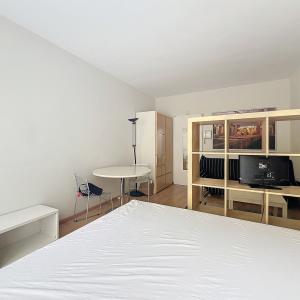 Chatelain/ Place Stéphanie: Joli studio meublé