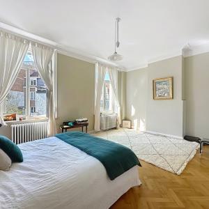 Guy d'Arezzo : Jolie maison + grande terrasse + parking