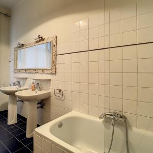 Guy d'Arezzo : Jolie maison + grande terrasse + parking