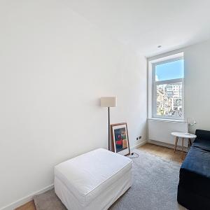 Pl. Brugmann/Churchill : Superbe appartement neuf et meublé