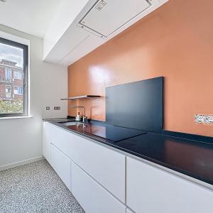 Pl. Brugmann/Churchill : Superbe appartement neuf et meublé