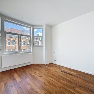 Pl. Brugmann/Churchill : Superbe appartement neuf + terrasse