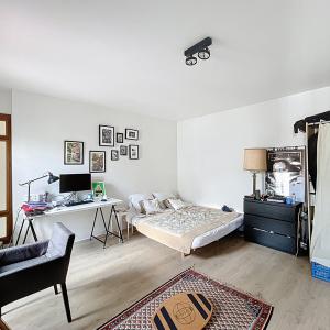 Quartier Européen : Duplex meublé 3 chambres avec terrasse