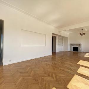 Général Jacques: Superbe penthouse 3ch + terrasses + parking