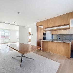 Cavell/Churchill : Bel appartement 2 chambres + balcon