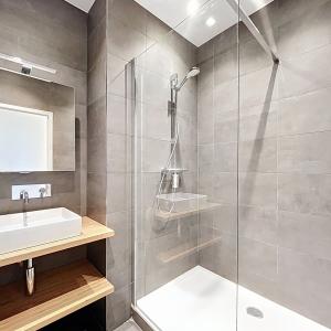 Cavell/Churchill : Bel appartement 2 chambres + balcon