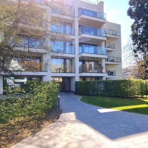 PARC WANSART, spacieux garage box fermé 1 voiture