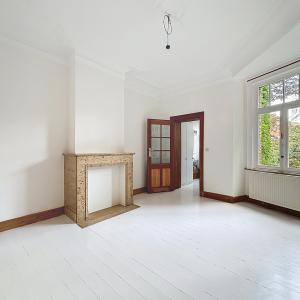 Pl. Brugmann : Magnifique appartement de 2 chambres rénové 