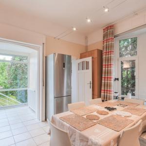 Pl. Maurice van Meenen : villa avec jardin + extension