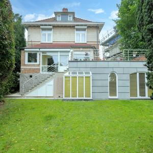 Pl. Maurice van Meenen : villa avec jardin + extension