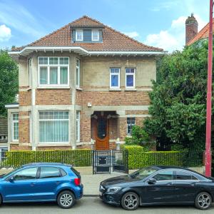 Pl. Maurice van Meenen : villa avec jardin + extension