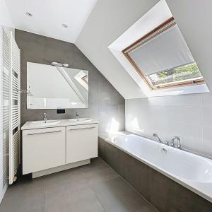 Dolez : Belle maison 3 façades + jardin + garage