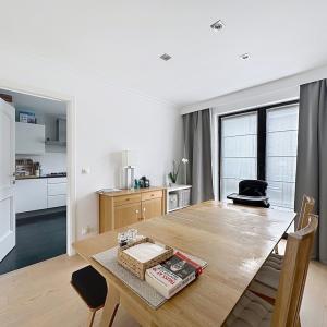 Saint-Job : Magnifique maison 5 chambres + jardin