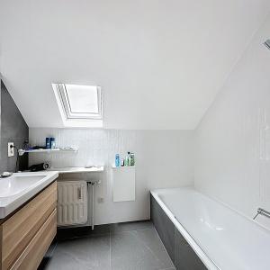 Roosevelt/ULB : Bel appartement duplex dernier étage
