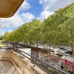 Quartier EU/Parc Royal : appart de standing, terrasse, box